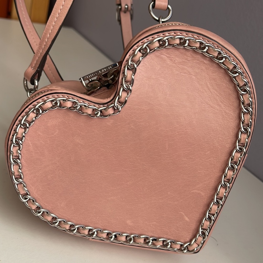 Rebecca Minkoff ❤️ heart shaped purse 👛 pink leather silver chain details